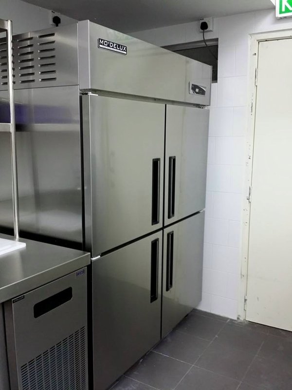 Tủ lạnh công nghiệp 4 cánh AVC