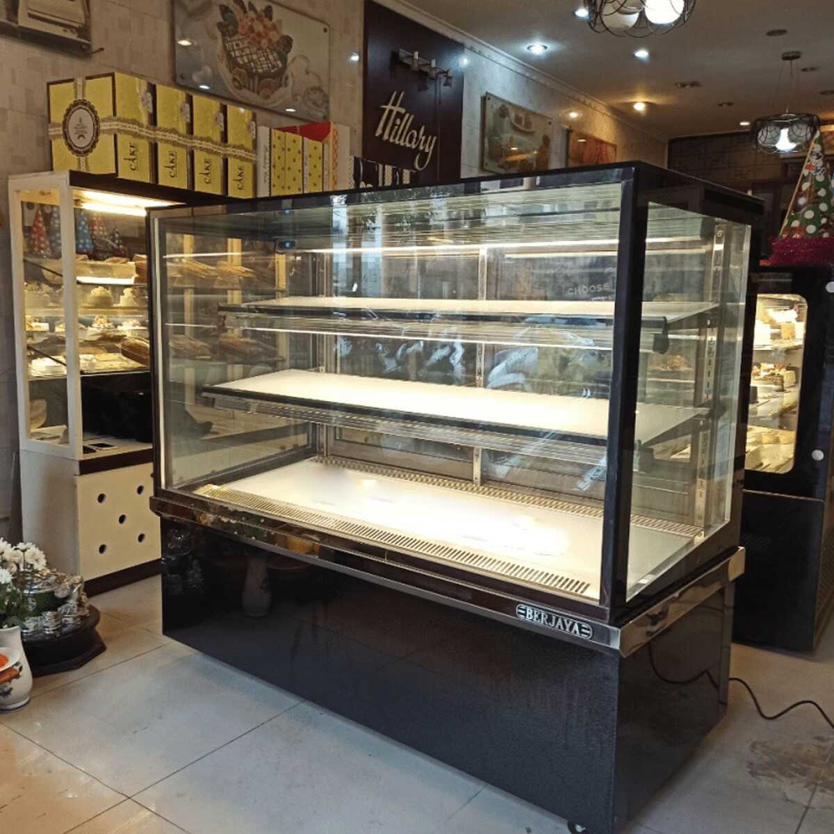 Tủ bánh ngọt trưng bày kính vuông Berjaya RCS15SB13-2FB